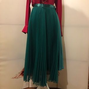 Maxi pleated skirt